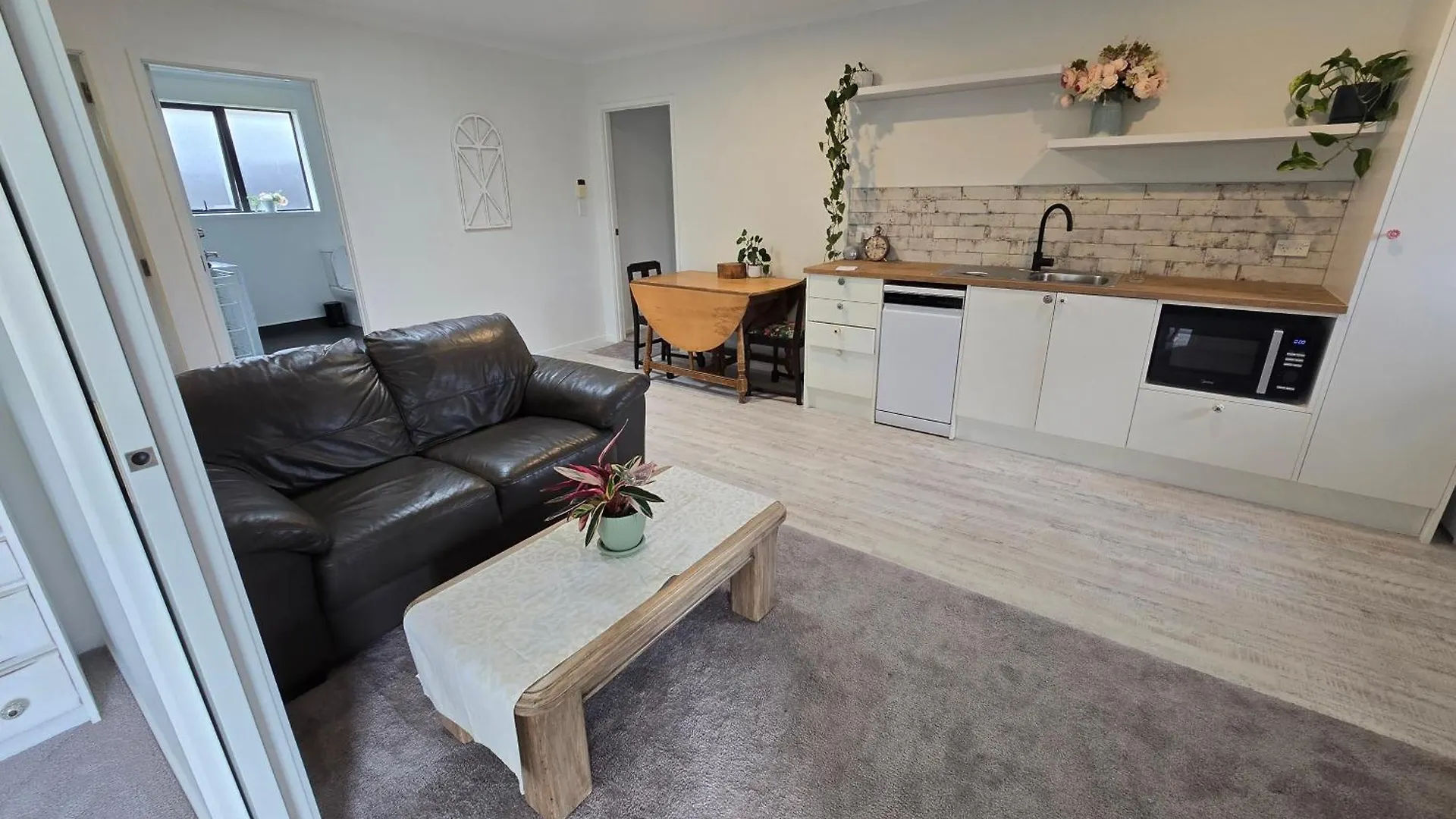 Modern 1-Bedroom Apartment Retreat Tauranga