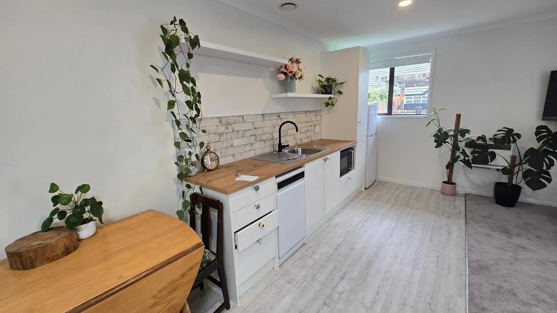 Modern 1-Bedroom Apartment Retreat Tauranga