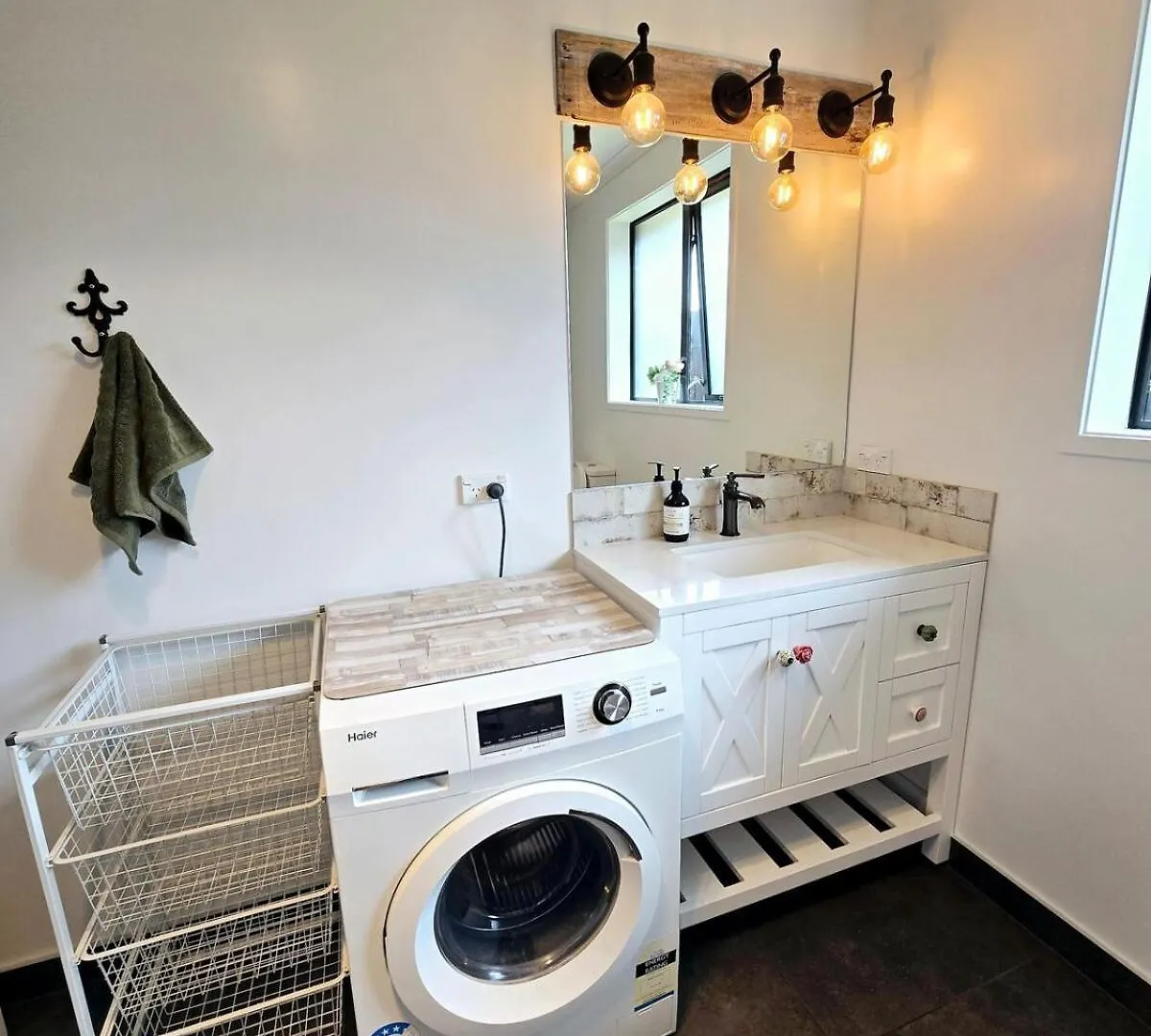 Modern 1-Bedroom Apartment Retreat Tauranga